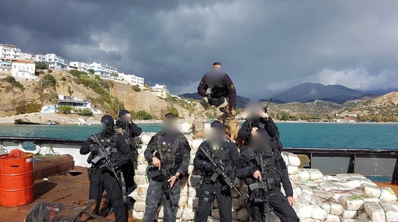 Βίντεο – ντοκουμέντο: Καρέ – καρέ το ρεσάλτο του λιμενικού στο ναρκω-πλοίο στην Κρήτη